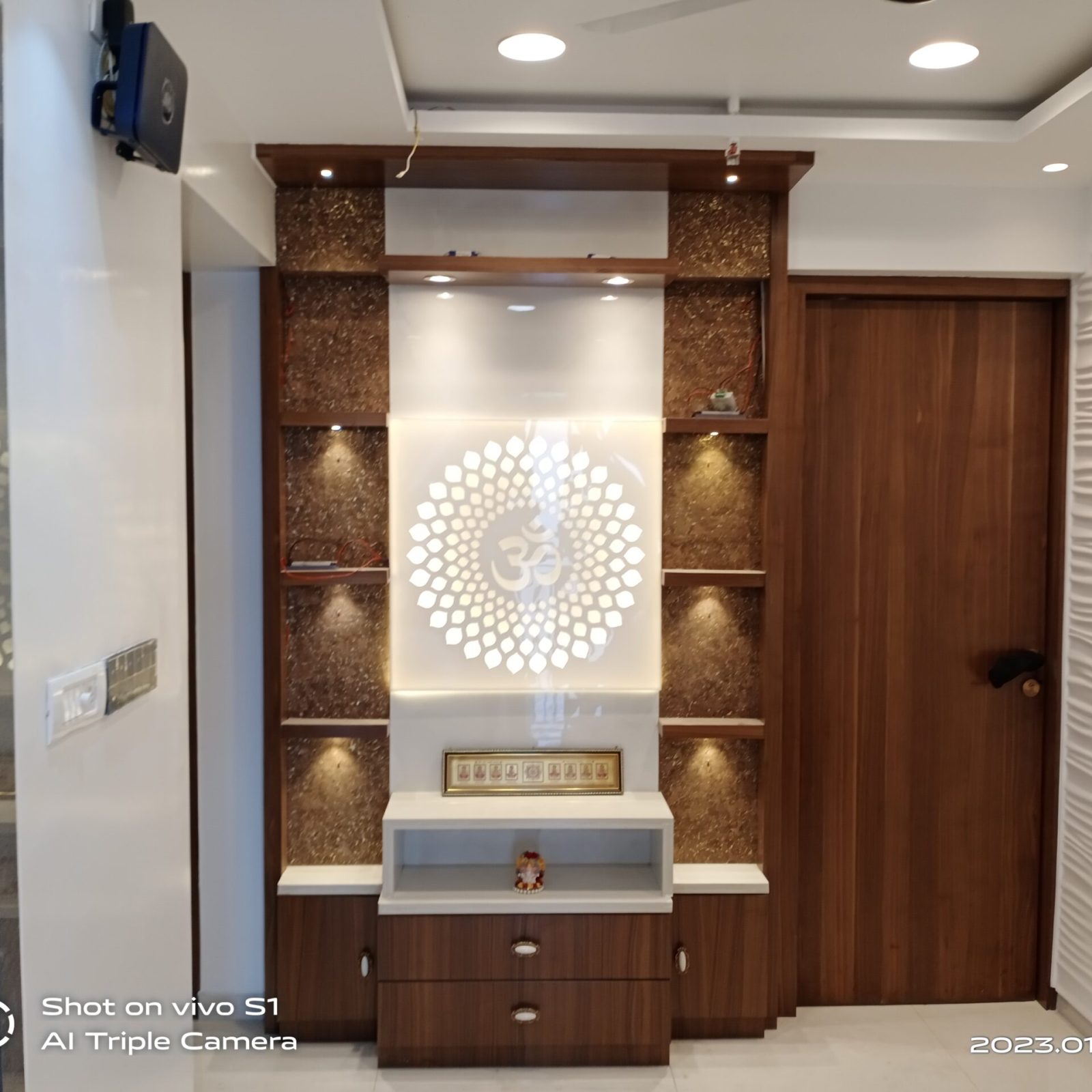 module: a;
hw-remosaic: 0;
touch: (-1.0, -1.0);
modeInfo: ;
sceneMode: Auto;
cct_value: 0;
AI_Scene: (-1, -1);
aec_lux: 94.0;
hist255: 0.0;
hist252~255: 0.0;
hist0~25: 0.0;